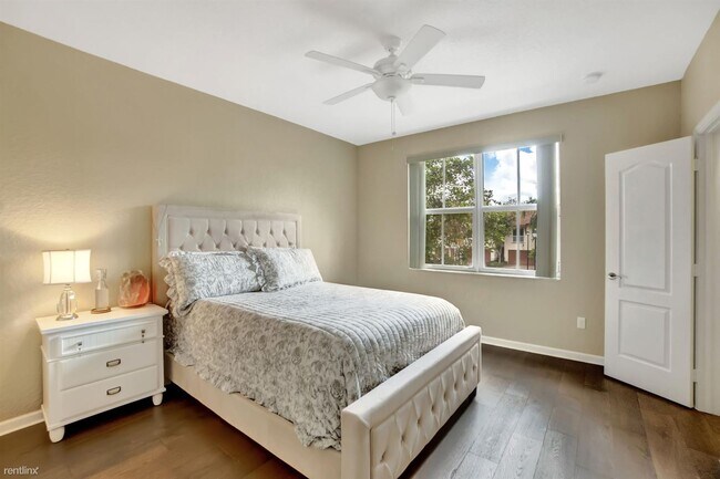 Building Photo - 3 br, 2.5 bath House - 117 E Prive Cir