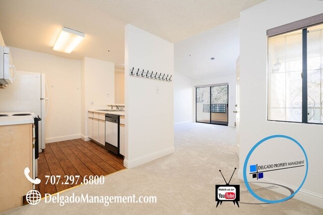 Building Photo - Glen Cove! Large one bedroom