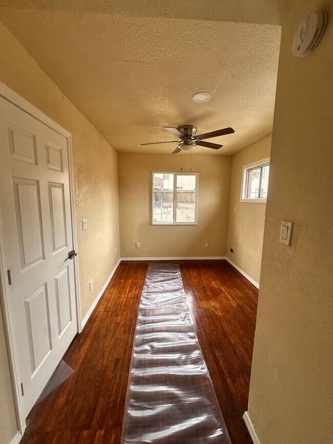 Building Photo - 2 Bedroom, 2 BA house for Rent in National...