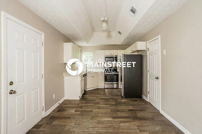 Building Photo - 4 Bedroom Pet-Friendly Home in Riverdale, GA with Main Street Renewal