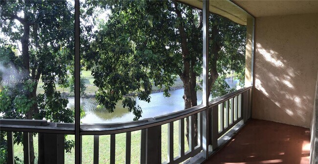 Building Photo - 10772 La Placida Dr