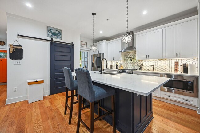Building Photo - Stunning 4 BR/3.5 BA Single-Family Home in...