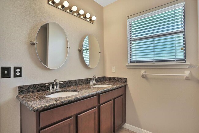 Building Photo - 2221 Tulip Valley Point