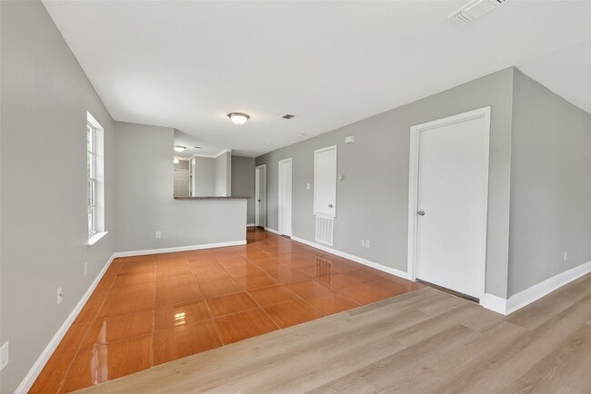 Building Photo - 2446 Mayview Dr