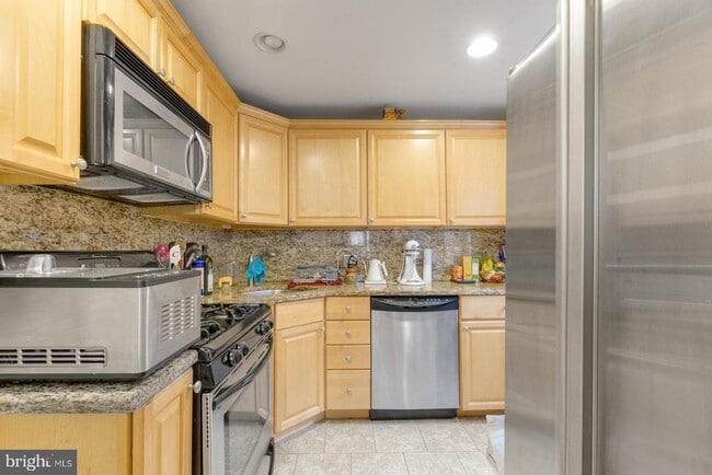 Building Photo - 824 N Judson St