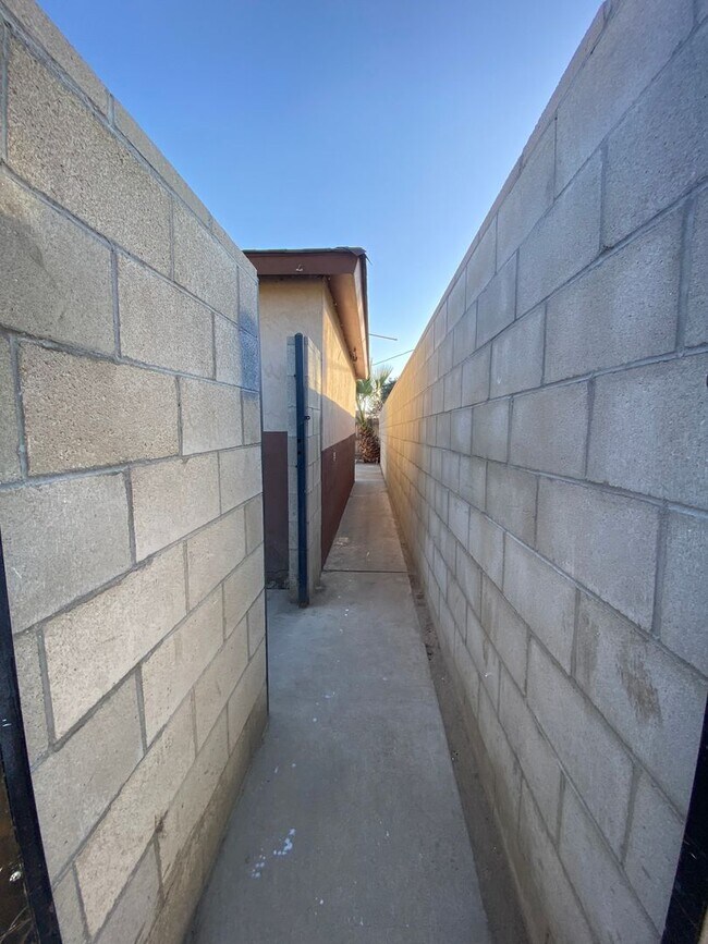 Building Photo - Hard to Find 1 BD 1 BA House with a 2 car garage and it's own yard.