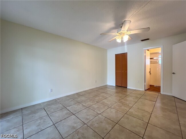 Building Photo - 4305 Island Cir