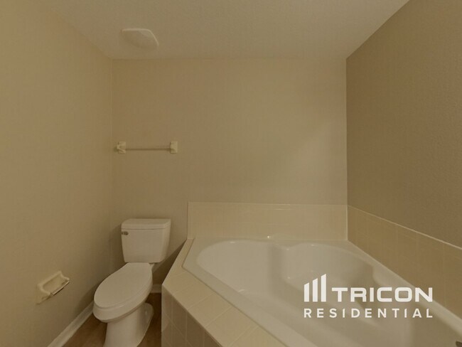 Building Photo - 5044 Pine Needle Dr