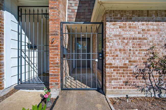 Building Photo - 4426 Basswood Ln