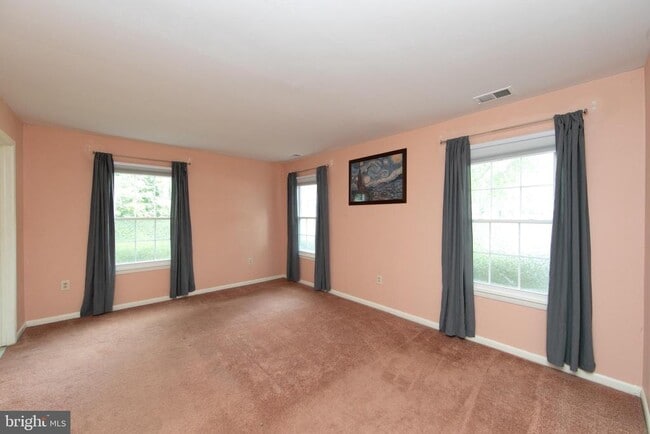 Building Photo - 115 Cascade Ct