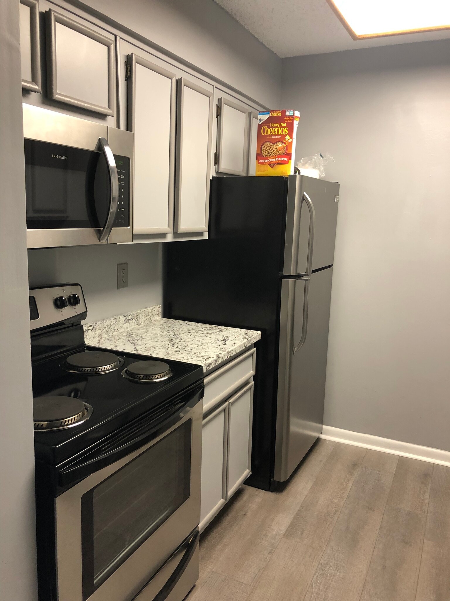 Kitchen-Left - 911 Camelot Dr