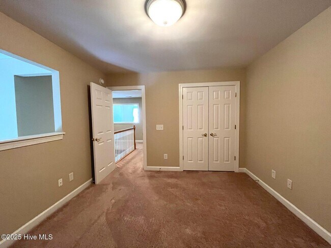 Building Photo - 150 Starland Ln