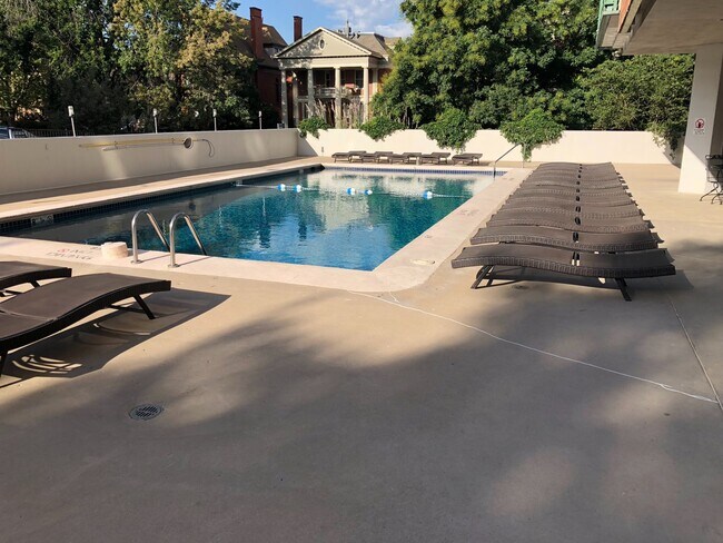 Building Photo - Penn Square