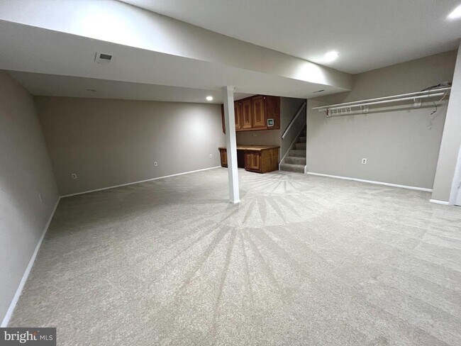 Building Photo - 15705 Anamosa Dr