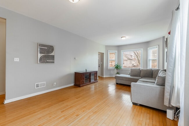 Building Photo - 2724 N Meade Ave