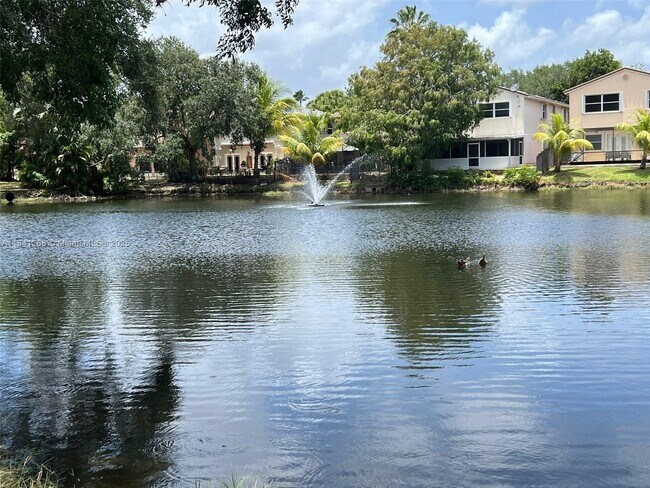 Building Photo - 9894 Fairway Cove Ln