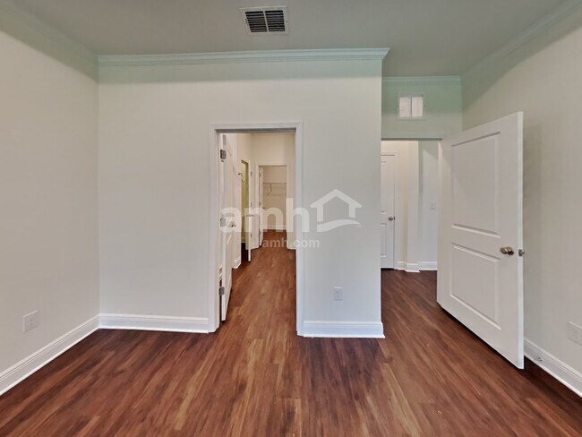 Building Photo - 27518 St Andrews Ave
