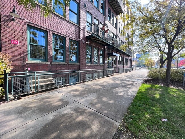 Building Photo - Gorgeous Loft Downtown Grand Rapids