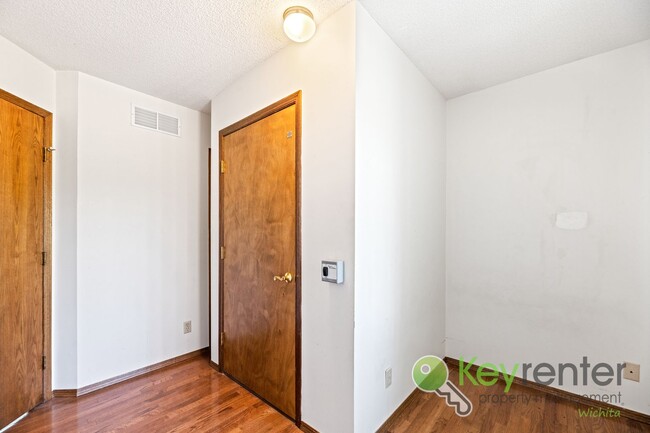 Building Photo - 1st Month Rent Free! Easy living 3 bedroom...