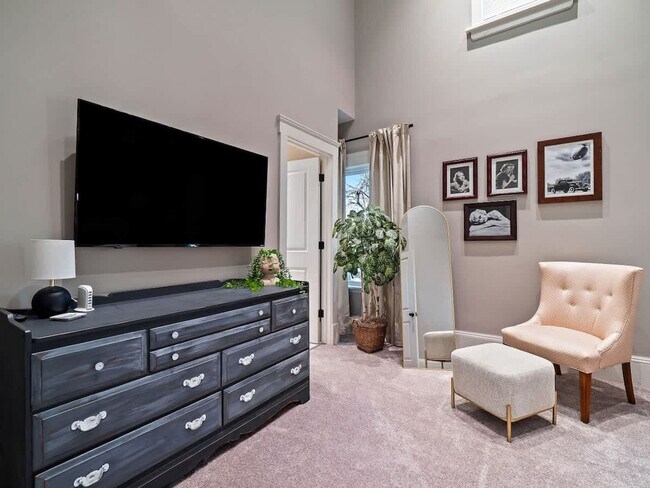 Building Photo - 6110 Ellen Ave