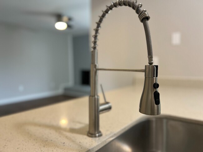 Building Photo - 11084 Harrowfield Rd