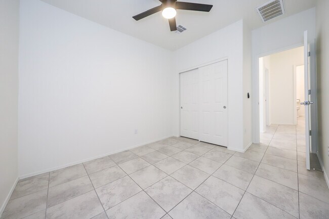 Building Photo - 4466 S Sunrise Bluff Way