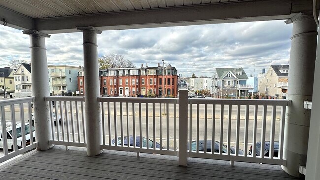 Building Photo - 663 Columbia Rd