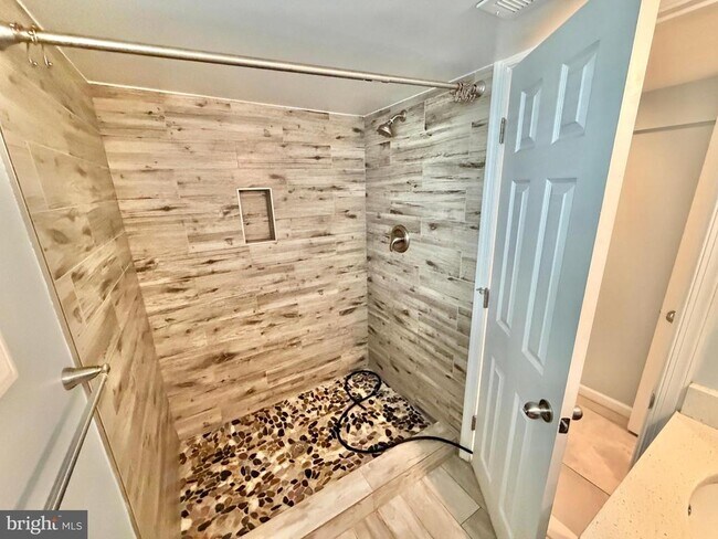 Building Photo - 4020 Grant St NE