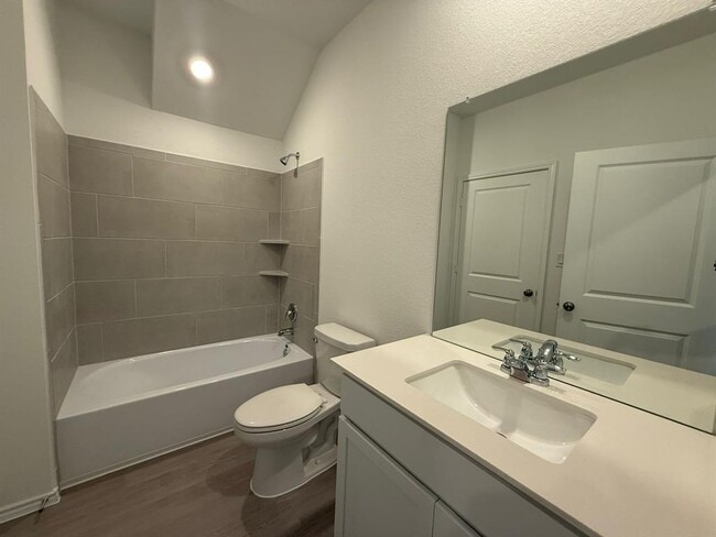 Building Photo - 519 Vantage Dr