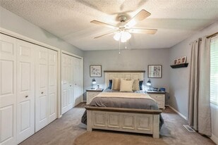 Building Photo - 3714 Skyline Dr