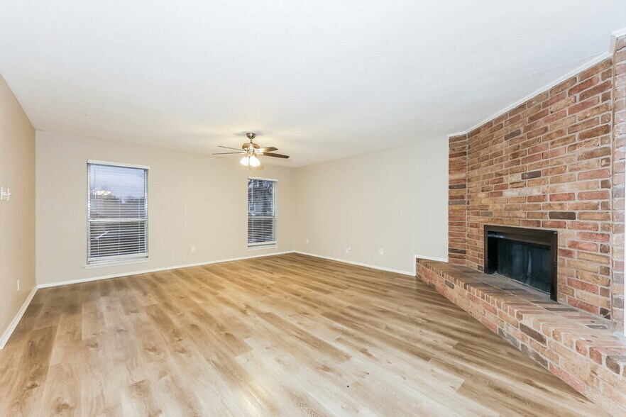 Building Photo - 1301 Southridge Dr