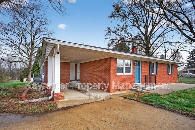 Building Photo - 8022 Linville Rd