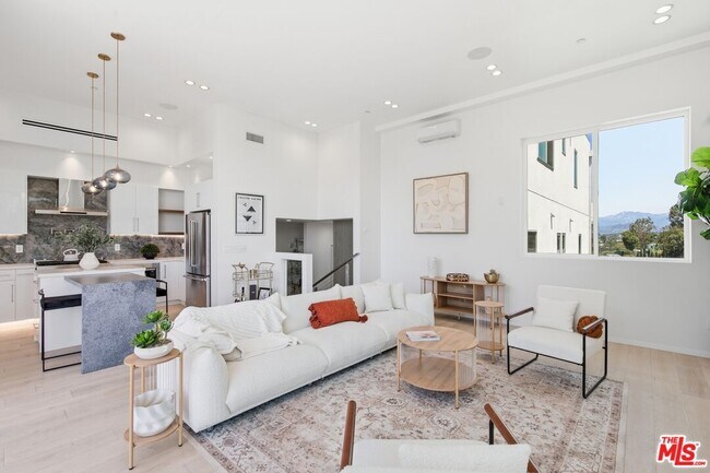 Building Photo - 2311 Cove Ave