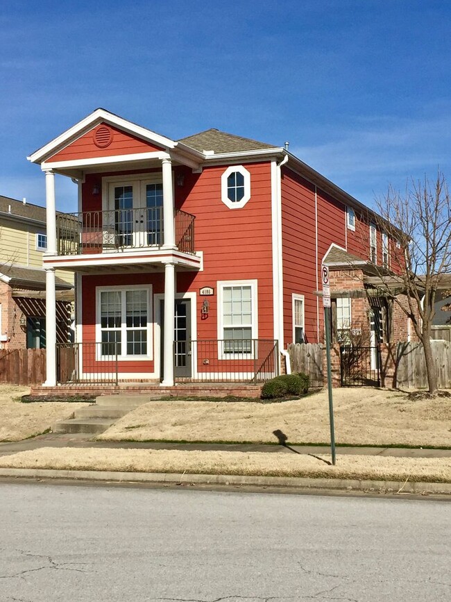 Primary Photo - 3 Miles From the UofA!! Beautiful 3 Bedroo...