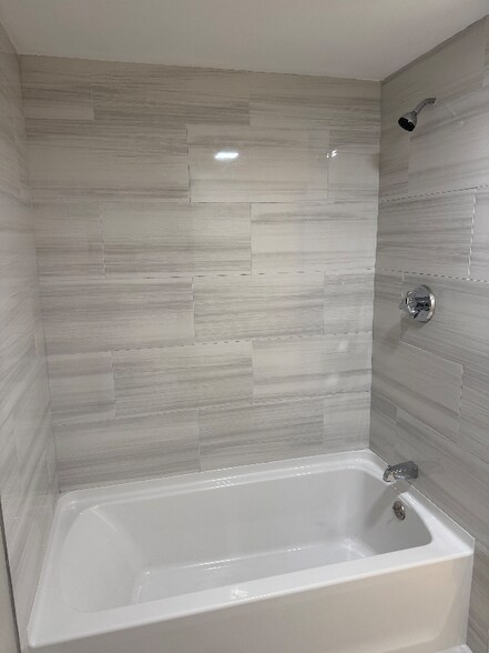 Building Photo - 654 Alden St