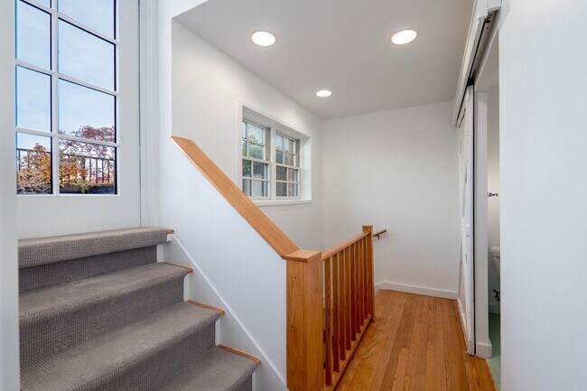 Building Photo - 101 W 81st St