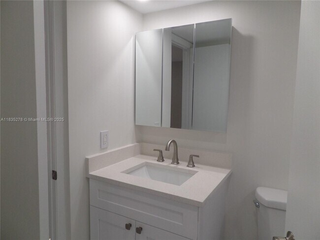 Building Photo - 2154 W 60th St