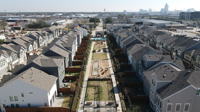 Building Photo - 10974 Swang Link Dr