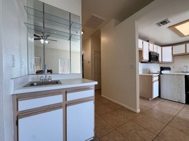 Building Photo - 2834