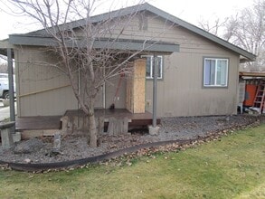 Building Photo - 1 Bedroom Unit with Gate Privacy - All Utilities Provided, Including Yard Care and Internet!