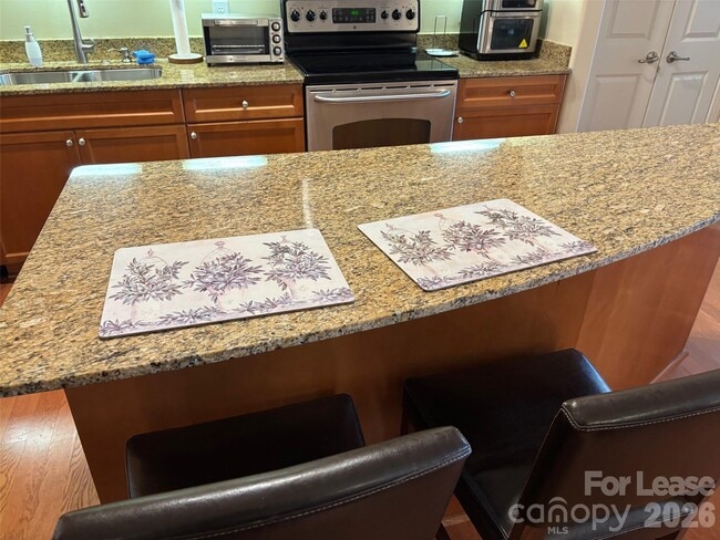 Building Photo - 4620 Piedmont Row Dr