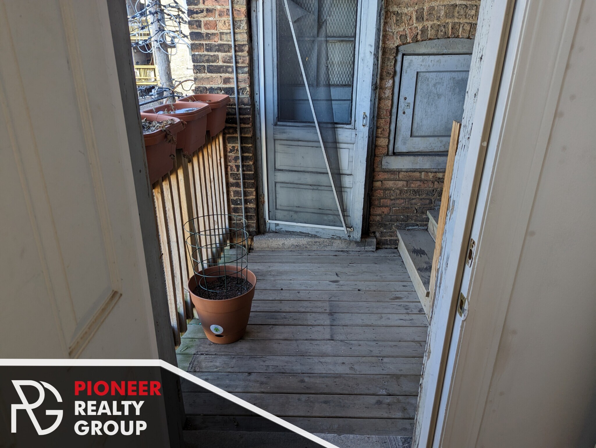 Building Photo - 555 W Aldine Ave