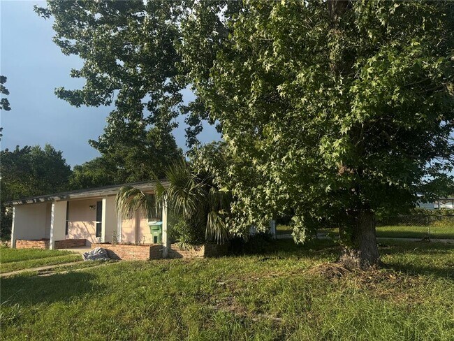 Building Photo - 589 E Normandy Blvd