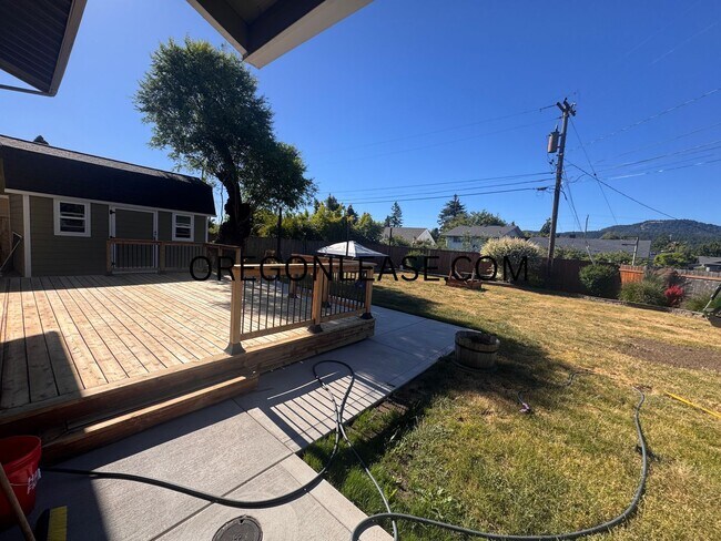 Building Photo - Spacious 4-Bedroom Home in North Springfield