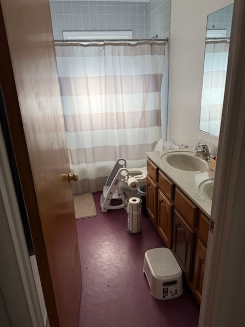 Full Bath_02 - 2715 Lookout Cir