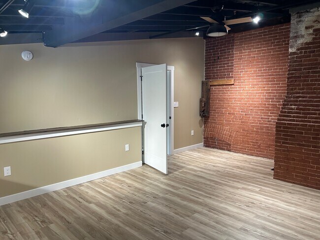 Building Photo - 60 Werner St
