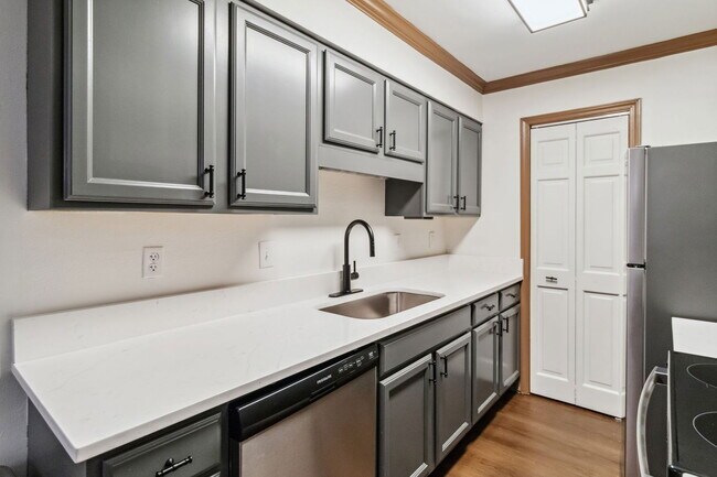 Building Photo - 906 Chapel Creek Dr