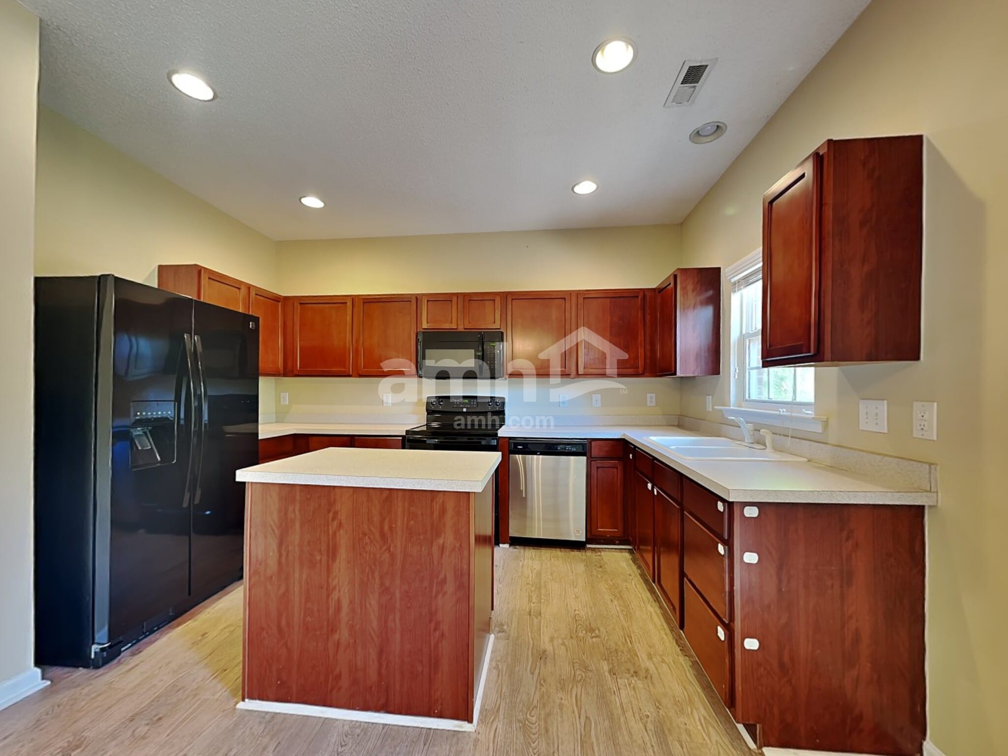 Building Photo - 202 Mare Ct