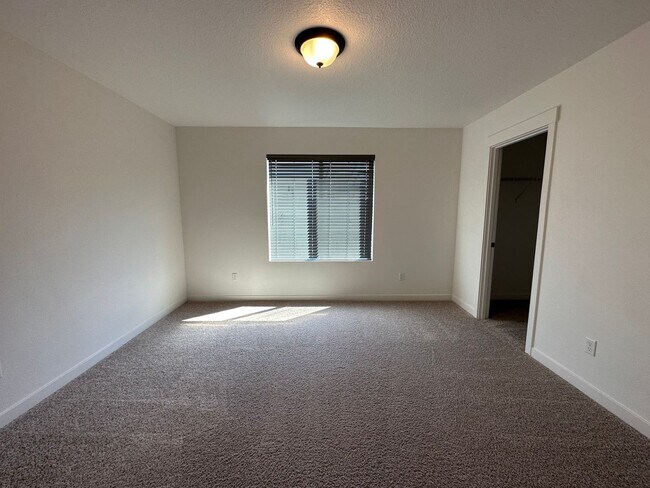 Building Photo - 1404 S 29th Blvd