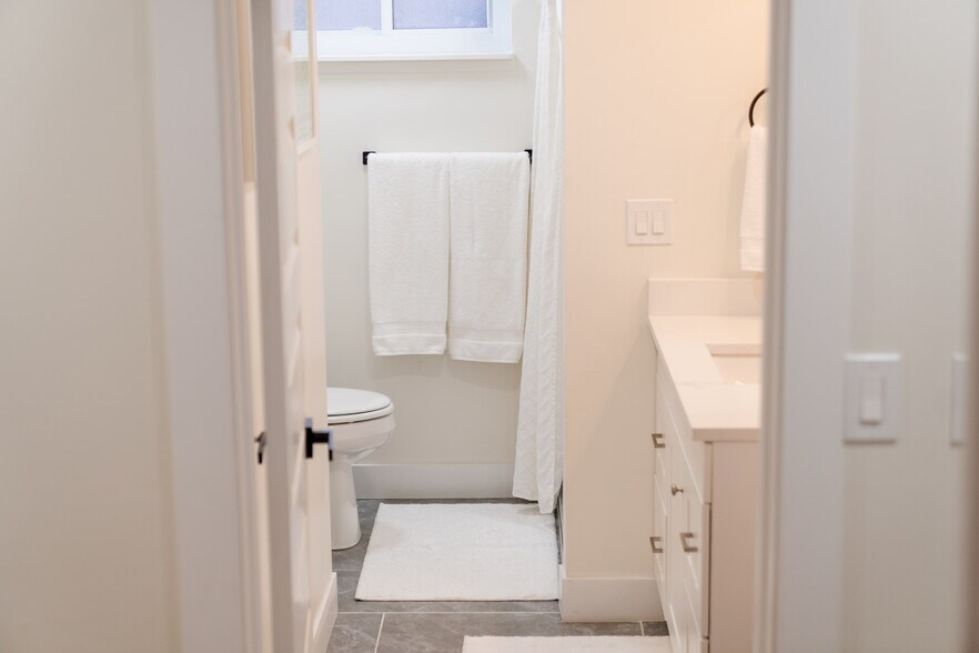 Building Photo - 6805 S Nye Dr